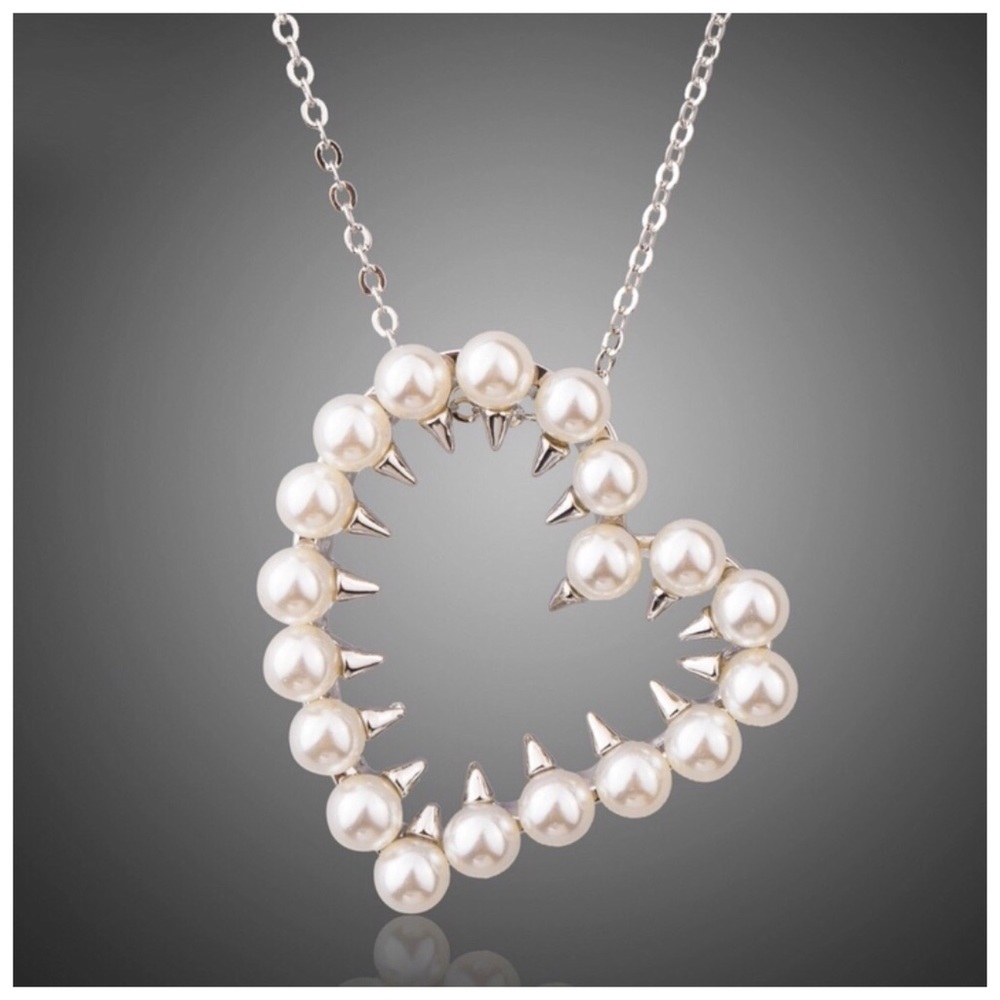 Love Hurts Pearl Heart Necklace - Picture 2 of 4